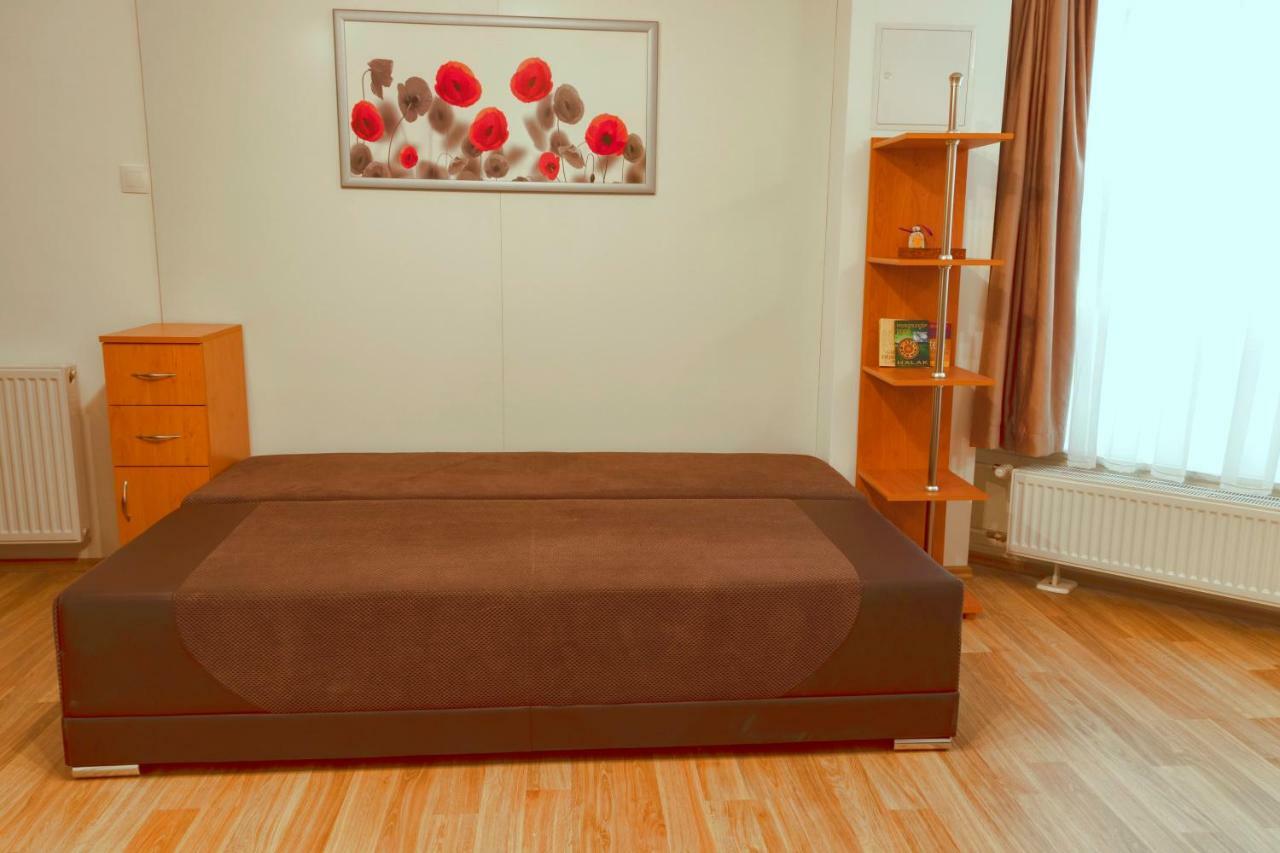 케츨리 Basement Atrium Apartman 아파트 외부 사진