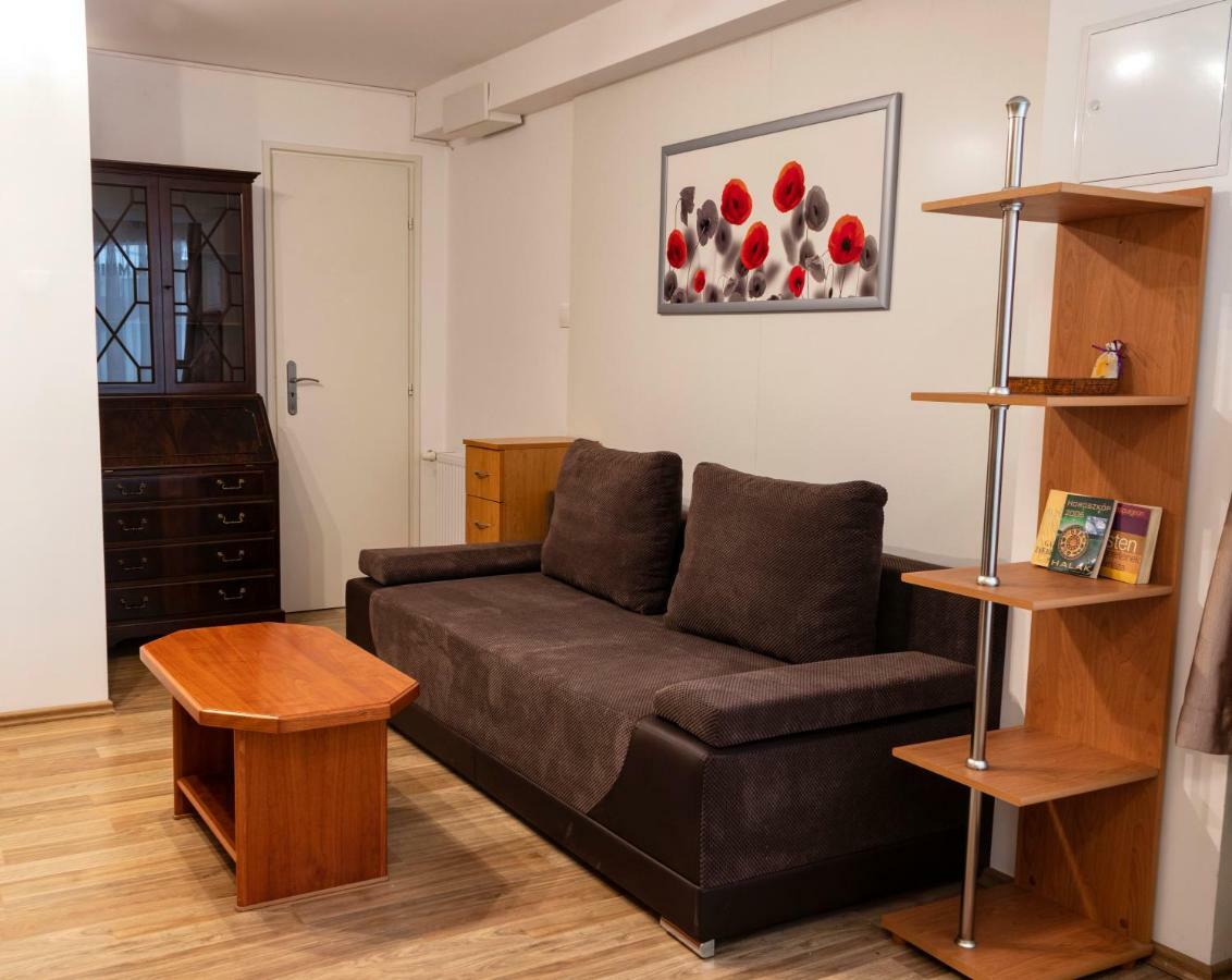 케츨리 Basement Atrium Apartman 아파트 외부 사진